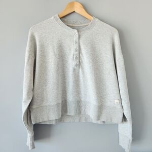 Vuori Laguna Henley Sweatshirt - Small - Light Heather Gray